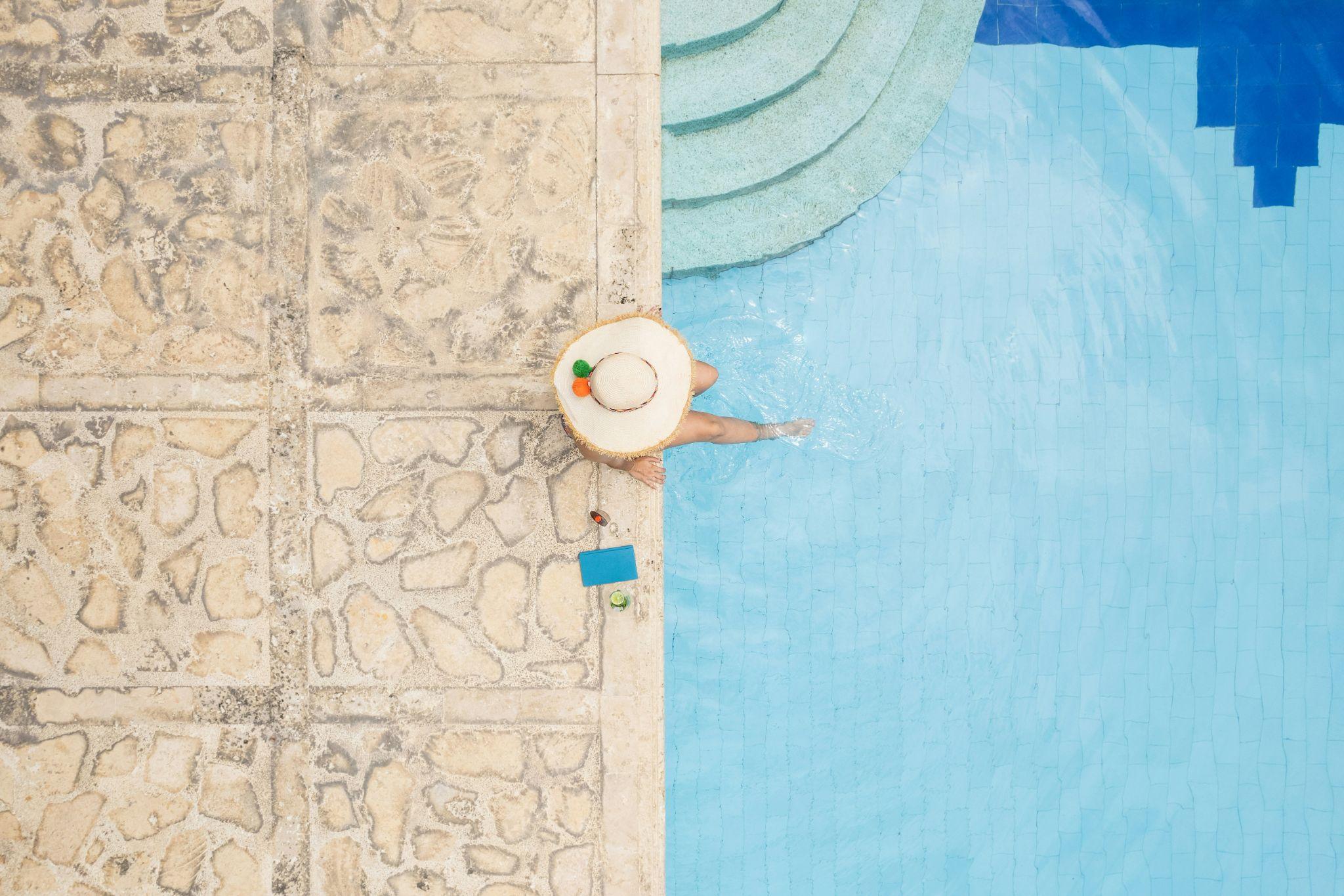 6 Swimming Pool Tiles that Will Make Your Hotel Stand Out