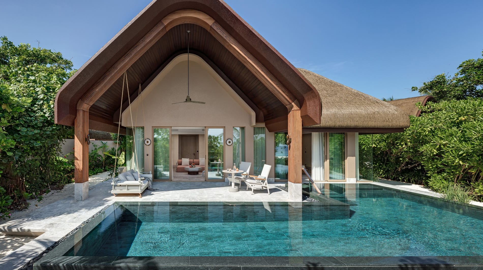 joali-being-view-into-grand-beach-pool-villa