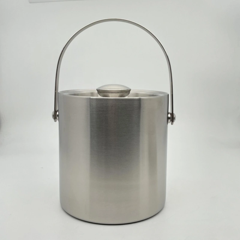 Insulated full stainless steel ice bucket with lid for temperature control