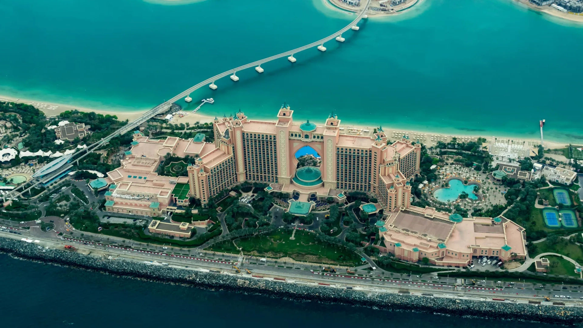 AI-powered sun loungers at Dubai luxury resort: Auto-adjusting canopies + drink pre-chilling for 29% higher F&B revenue