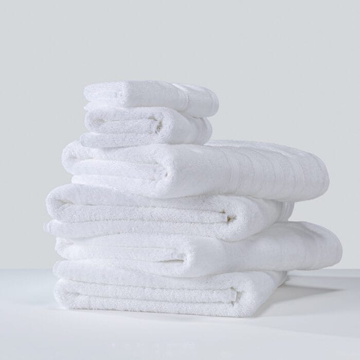 Compact 35x75cm Hotel Bath Towels enabling 7-minute guest turnaround at Qatar Airways Lounge.