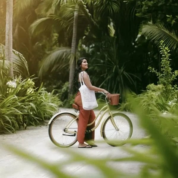 The shock-absorbing comfort saddle on the Coast Beach Bike Island Cruiser, designed for a plush and enjoyable riding experience.