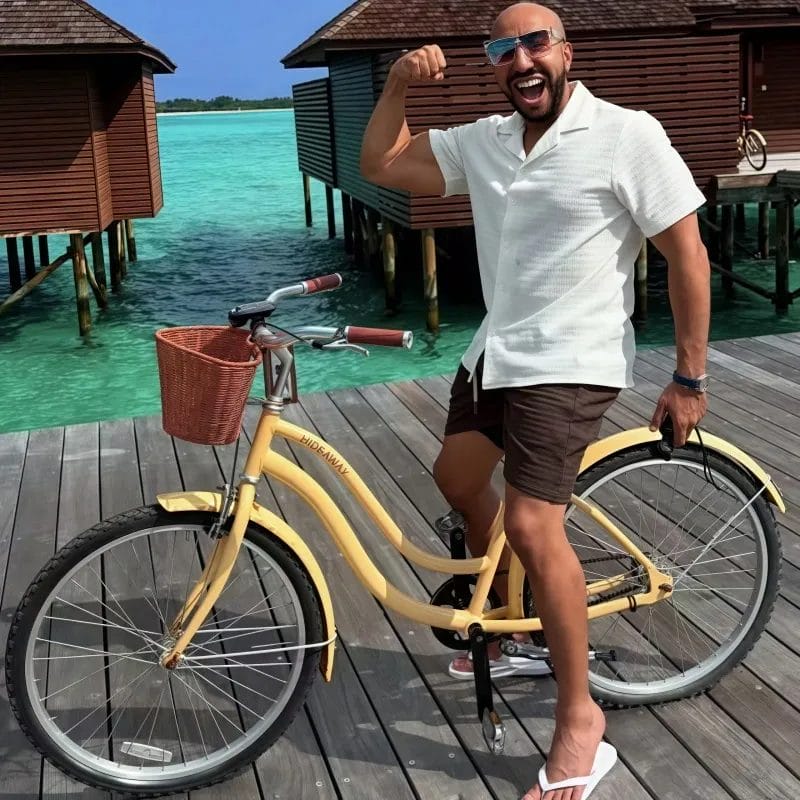 The stylish design of the Coast Beach Bike Island Cruiser with customizable color options and logo printing.